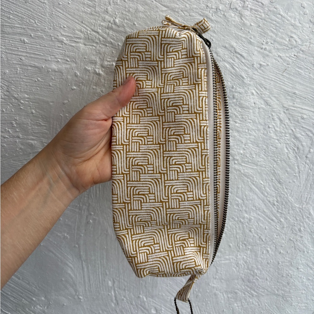 Magnolia cosmetic/pencil bag - Picture 4 of 6